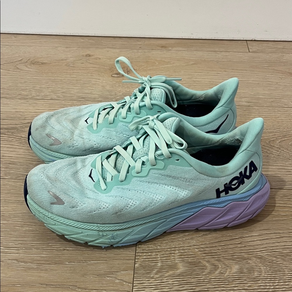 Hoka Women's Arahi 6 Running Shoes